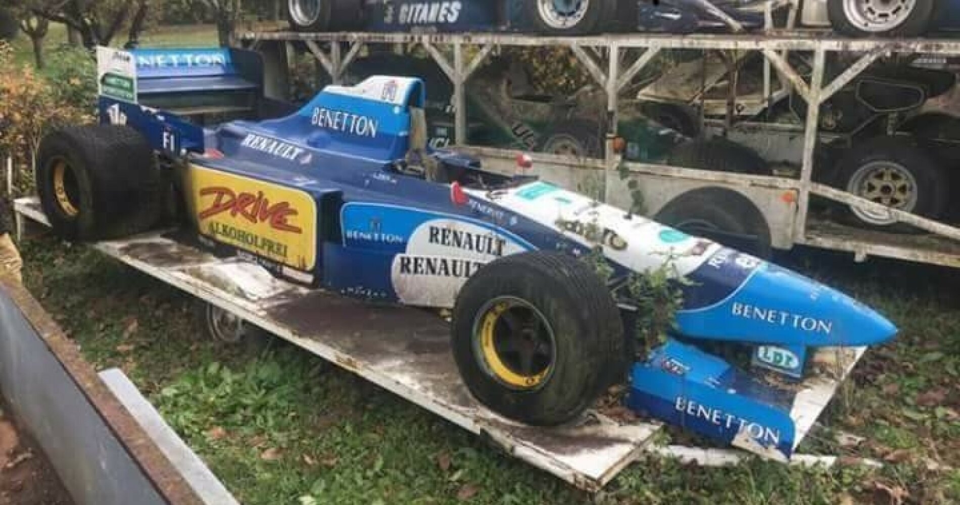 */Encuentran autos de Formula 1 abandonados/*
