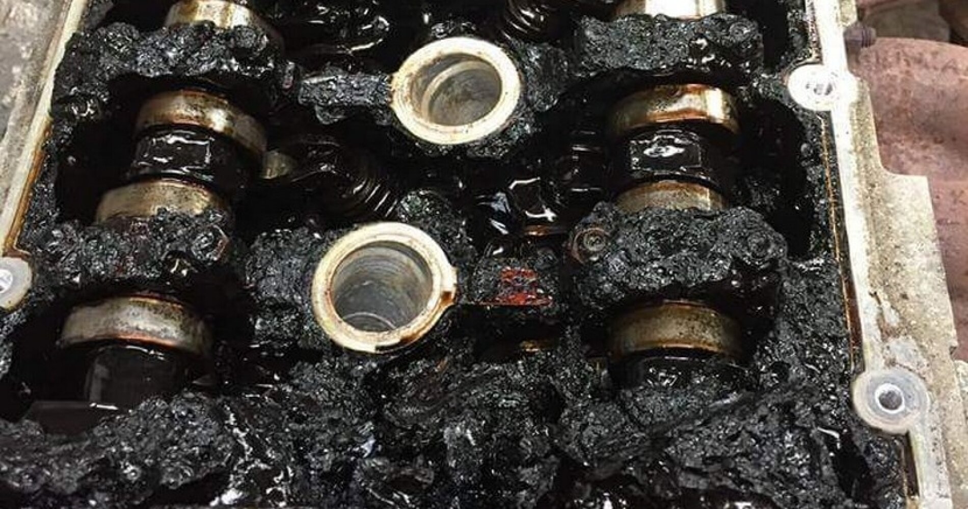 */130.000 km sin cambiar el aceite, así queda tu motor/*